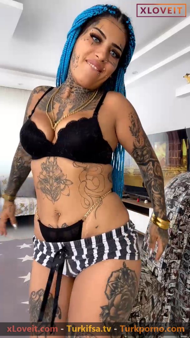 Raperin Yılmaz ifşa Hediye için dans edip kalçalarını tokatladı